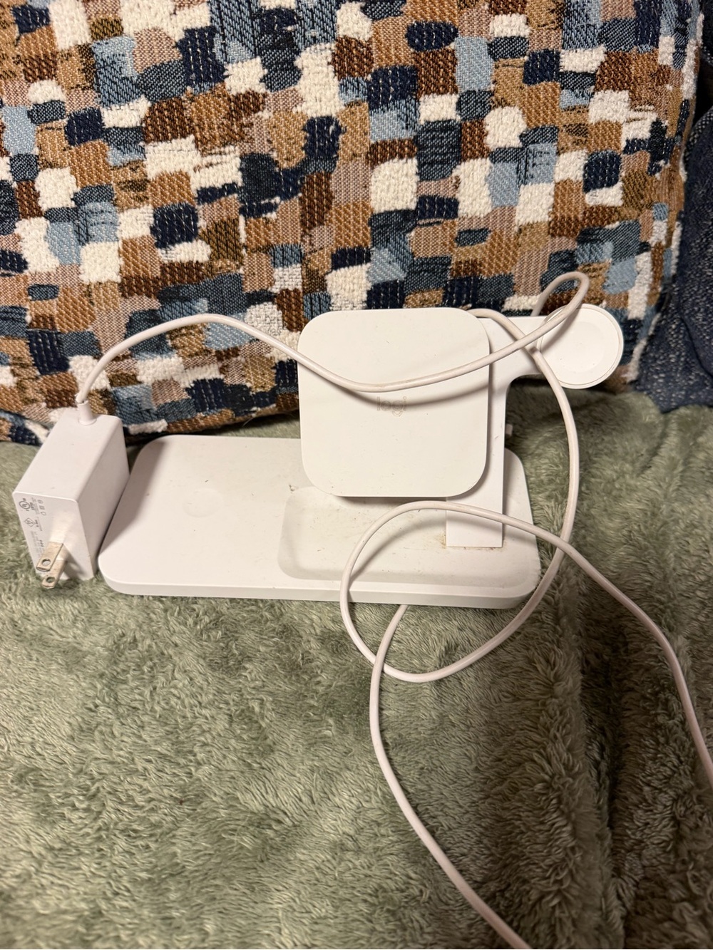 Logitech White Multi-Device Charging Stand